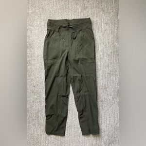 Lululemon Women’s Dance Studio Crop Pants EUC